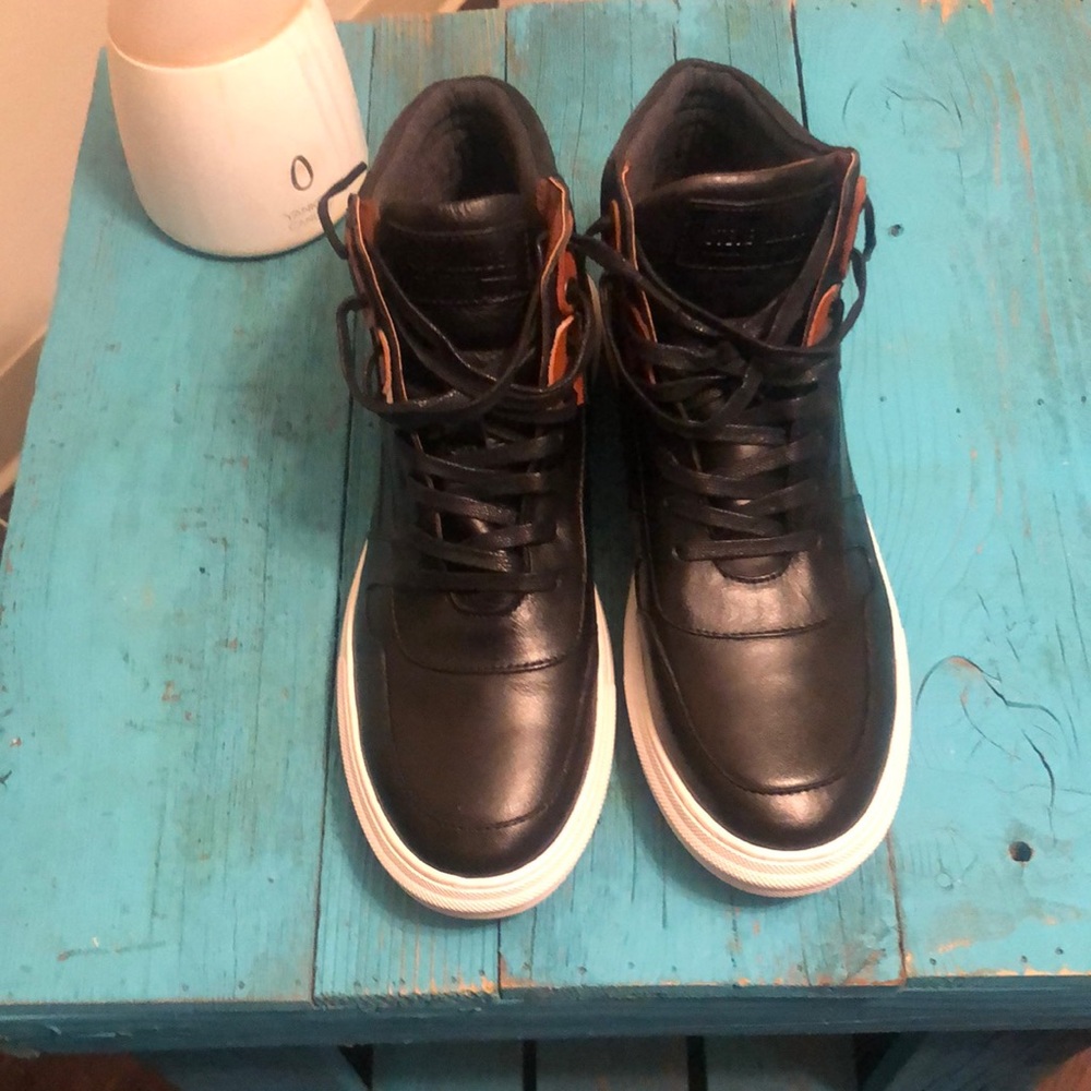 Steve Madden never worn size 8.5 box got destroyed